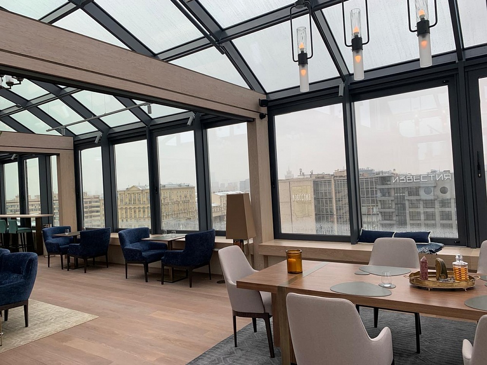  в составе ограждения перрона станции метро Беговая г. Санкт-Петербург Огнестойкое стекло RE 30 в остеклении террасы на крыше отеля «Стандарт» г. Москва